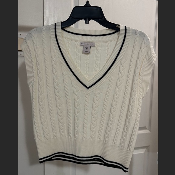 Cream cable knit sweater vest and skort set - Size Small by Sincerely Jules - Picture 1 of 7